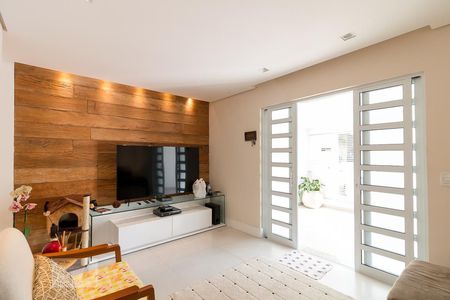 Casa à venda com 202m², 2 quartos e 3 vagasSala