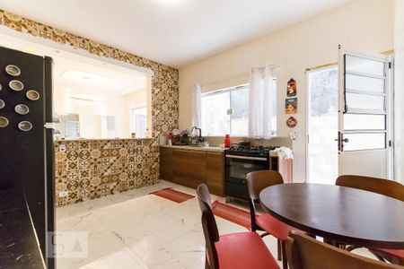 Casa à venda com 150m², 2 quartos e 2 vagas Casa à venda com 150m², 2 quartos e 2 vagasCozinha