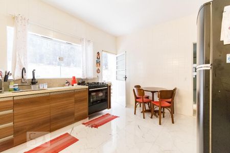 Casa à venda com 150m², 2 quartos e 2 vagas Casa à venda com 150m², 2 quartos e 2 vagasCozinha