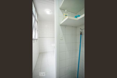 Apartamento para alugar com 70m², 2 quartos e 2 vagas Apartamento para alugar com 70m², 2 quartos e 2 vagasBanheiro de Serviço
