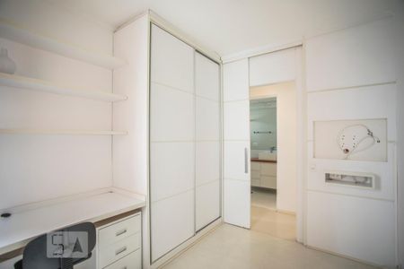 Apartamento para alugar com 70m², 2 quartos e 2 vagas Apartamento para alugar com 70m², 2 quartos e 2 vagasQuarto 2 - Armários