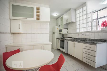 Apartamento para alugar com 70m², 2 quartos e 2 vagas Apartamento para alugar com 70m², 2 quartos e 2 vagasCozinha