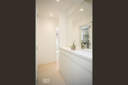 Apartamento para alugar com 70m², 2 quartos e 2 vagas Apartamento para alugar com 70m², 2 quartos e 2 vagasCorredor - Armários