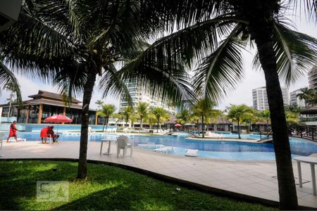 Apartamento à venda com 81m², 2 quartos e 1 vaga Apartamento à venda com 81m², 2 quartos e 1 vagaÁrea comum - Piscina