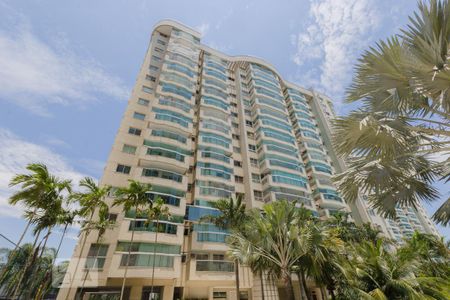Apartamento à venda com 81m², 2 quartos e 1 vaga Apartamento à venda com 81m², 2 quartos e 1 vagaFachada