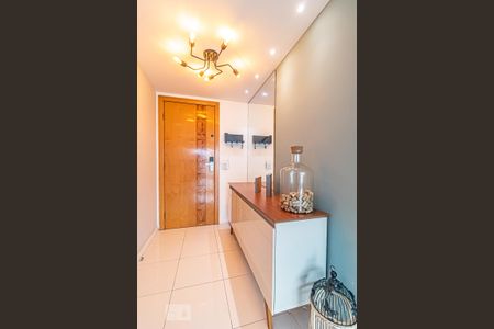 Apartamento à venda com 81m², 2 quartos e 1 vaga Apartamento à venda com 81m², 2 quartos e 1 vagaHall de Entrada