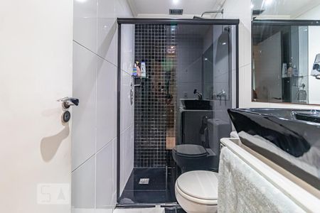 Apartamento à venda com 81m², 2 quartos e 1 vaga Apartamento à venda com 81m², 2 quartos e 1 vagaBanheiro Social