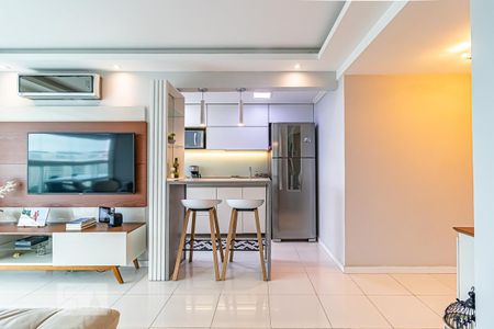 Apartamento à venda com 81m², 2 quartos e 1 vaga Apartamento à venda com 81m², 2 quartos e 1 vagaCozinha Americana