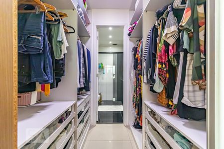 Apartamento à venda com 81m², 2 quartos e 1 vaga Apartamento à venda com 81m², 2 quartos e 1 vagaCloset do quarto 2