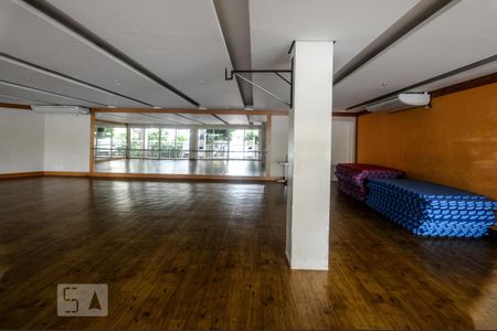 Apartamento à venda com 81m², 2 quartos e 1 vaga Apartamento à venda com 81m², 2 quartos e 1 vagaEspaço Fitness