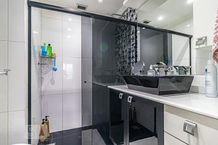 Apartamento à venda com 81m², 2 quartos e 1 vaga Apartamento à venda com 81m², 2 quartos e 1 vagaBanheiro da Suíte