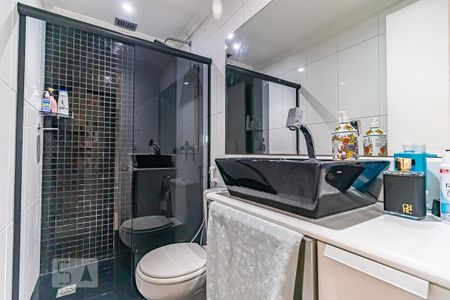 Apartamento à venda com 81m², 2 quartos e 1 vaga Apartamento à venda com 81m², 2 quartos e 1 vagaBanheiro Social