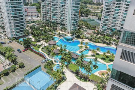 Apartamento à venda com 81m², 2 quartos e 1 vaga Apartamento à venda com 81m², 2 quartos e 1 vagaÁrea comum - Piscina