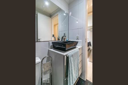 Apartamento à venda com 81m², 2 quartos e 1 vaga Apartamento à venda com 81m², 2 quartos e 1 vagaBanheiro Social
