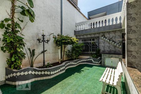 Casa à venda com 200m², 3 quartos e 2 vagas Casa à venda com 200m², 3 quartos e 2 vagasQuintal