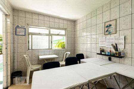 Casa à venda com 200m², 3 quartos e 2 vagas Casa à venda com 200m², 3 quartos e 2 vagasQuarto de serviço