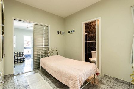 Casa à venda com 200m², 3 quartos e 2 vagas Casa à venda com 200m², 3 quartos e 2 vagasSuíte 2