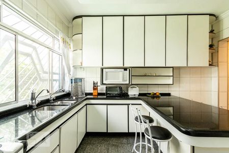 Casa à venda com 200m², 3 quartos e 2 vagas Casa à venda com 200m², 3 quartos e 2 vagasCozinha