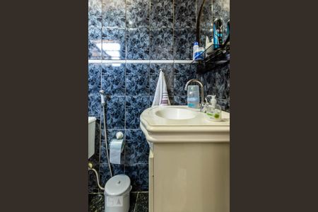 Casa à venda com 200m², 3 quartos e 2 vagas Casa à venda com 200m², 3 quartos e 2 vagasBanheiro suíte 1