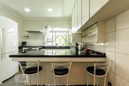 Casa à venda com 200m², 3 quartos e 2 vagas Casa à venda com 200m², 3 quartos e 2 vagasCozinha