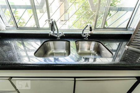 Casa à venda com 200m², 3 quartos e 2 vagas Casa à venda com 200m², 3 quartos e 2 vagasCozinha