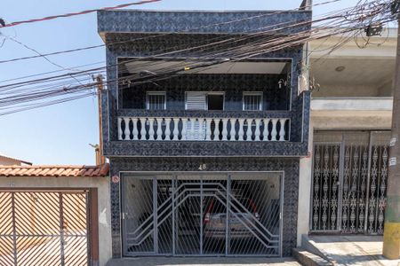 Casa à venda com 200m², 3 quartos e 2 vagas Casa à venda com 200m², 3 quartos e 2 vagasFachada