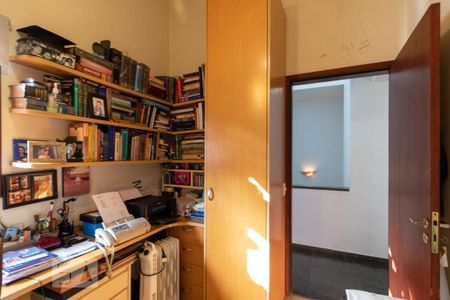 Casa à venda com 308m², 5 quartos e 4 vagas Casa à venda com 308m², 5 quartos e 4 vagasEscritório