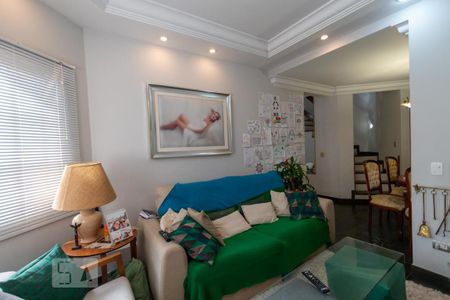 Casa à venda com 308m², 5 quartos e 4 vagas Casa à venda com 308m², 5 quartos e 4 vagasSala de TV