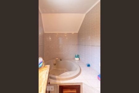 Casa à venda com 308m², 5 quartos e 4 vagas Casa à venda com 308m², 5 quartos e 4 vagasBanheiro da Suíte 3