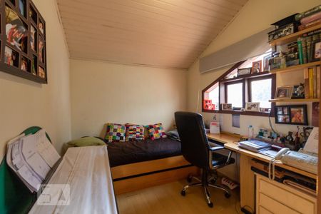 Casa à venda com 308m², 5 quartos e 4 vagas Casa à venda com 308m², 5 quartos e 4 vagasEscritório