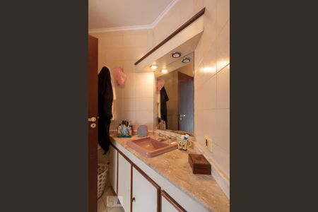 Casa à venda com 308m², 5 quartos e 4 vagas Casa à venda com 308m², 5 quartos e 4 vagasBanheiro da Suíte 2