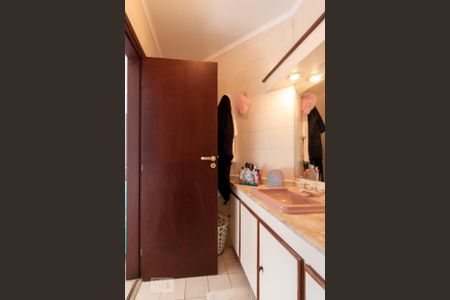 Casa à venda com 308m², 5 quartos e 4 vagas Casa à venda com 308m², 5 quartos e 4 vagasBanheiro da Suíte 2