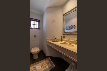 Casa à venda com 308m², 5 quartos e 4 vagas Casa à venda com 308m², 5 quartos e 4 vagasLavabo