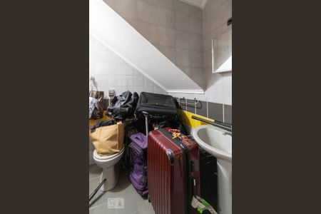 Casa à venda com 308m², 5 quartos e 4 vagas Casa à venda com 308m², 5 quartos e 4 vagasBanheiro de Serviço 2