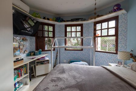 Casa à venda com 308m², 5 quartos e 4 vagas Casa à venda com 308m², 5 quartos e 4 vagasSuíte 2