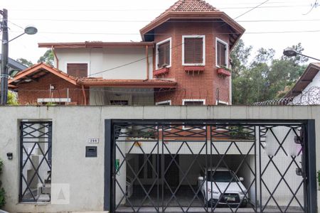 Casa à venda com 308m², 5 quartos e 4 vagas Casa à venda com 308m², 5 quartos e 4 vagasFachada