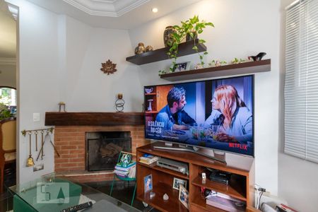 Casa à venda com 308m², 5 quartos e 4 vagas Casa à venda com 308m², 5 quartos e 4 vagasSala de TV