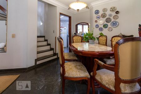 Casa à venda com 308m², 5 quartos e 4 vagas Casa à venda com 308m², 5 quartos e 4 vagasCopa