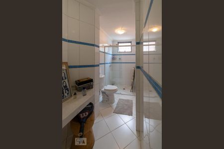 Casa à venda com 308m², 5 quartos e 4 vagas Casa à venda com 308m², 5 quartos e 4 vagasBanheiro da Suíte 4