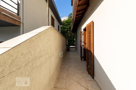 Casa à venda com 308m², 5 quartos e 4 vagas Casa à venda com 308m², 5 quartos e 4 vagasQuintal