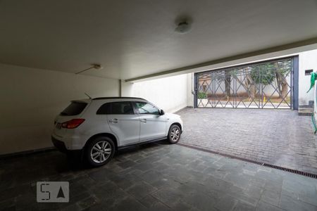 Casa à venda com 308m², 5 quartos e 4 vagas Casa à venda com 308m², 5 quartos e 4 vagasGaragem