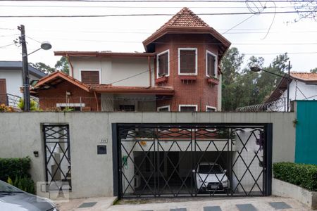 Casa à venda com 308m², 5 quartos e 4 vagas Casa à venda com 308m², 5 quartos e 4 vagasFachada