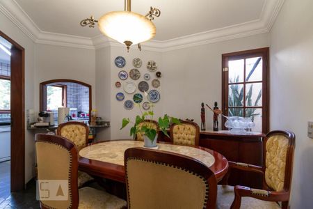 Casa à venda com 308m², 5 quartos e 4 vagas Casa à venda com 308m², 5 quartos e 4 vagasCopa