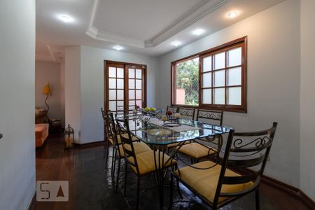 Casa à venda com 308m², 5 quartos e 4 vagas Casa à venda com 308m², 5 quartos e 4 vagasSala de Jantar