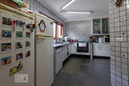 Casa à venda com 308m², 5 quartos e 4 vagas Casa à venda com 308m², 5 quartos e 4 vagasCozinha