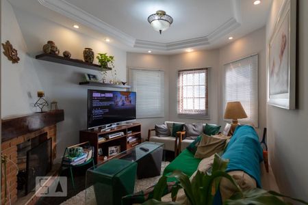 Casa à venda com 308m², 5 quartos e 4 vagas Casa à venda com 308m², 5 quartos e 4 vagasSala de TV