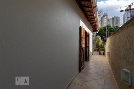 Casa à venda com 308m², 5 quartos e 4 vagas Casa à venda com 308m², 5 quartos e 4 vagasQuintal