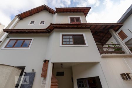 Casa à venda com 308m², 5 quartos e 4 vagas Casa à venda com 308m², 5 quartos e 4 vagasFachada fundos