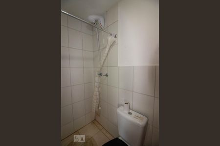 Banheiro de apartamento para alugar com 2 quartos, 44m² em Jardim Leopoldina, Porto Alegre