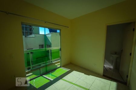 Casa de condomínio à venda com 80m², 2 quartos e 1 vagaSuite